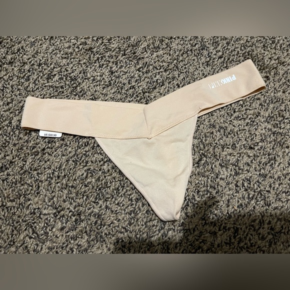 Victorias Secret PINK thong panties - Picture 1 of 3